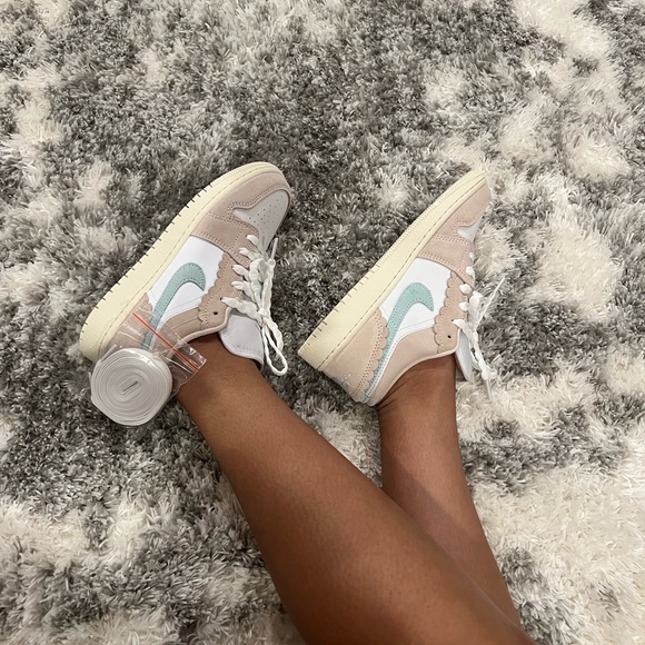 Jordan Women's Shoes Beige and Mint Low Se - Picture 5 of 14